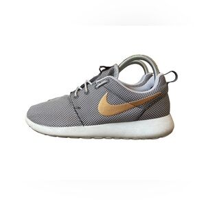 Nike Shoes Women’s Nike Roshe Grey Gold Athletic Shoes Size 6.5 EUC